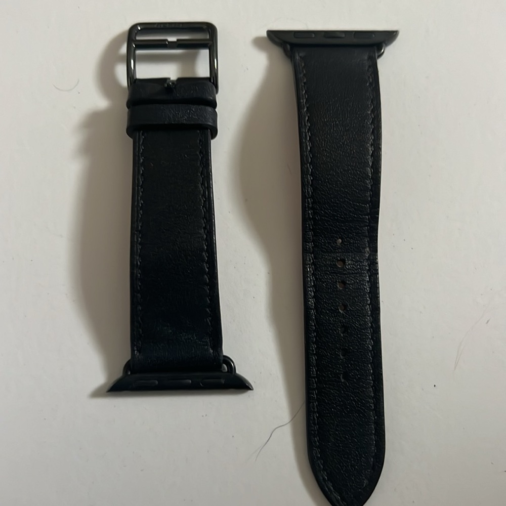 Hermès single tour black Apple Watch band . Good used condition. See pictures.